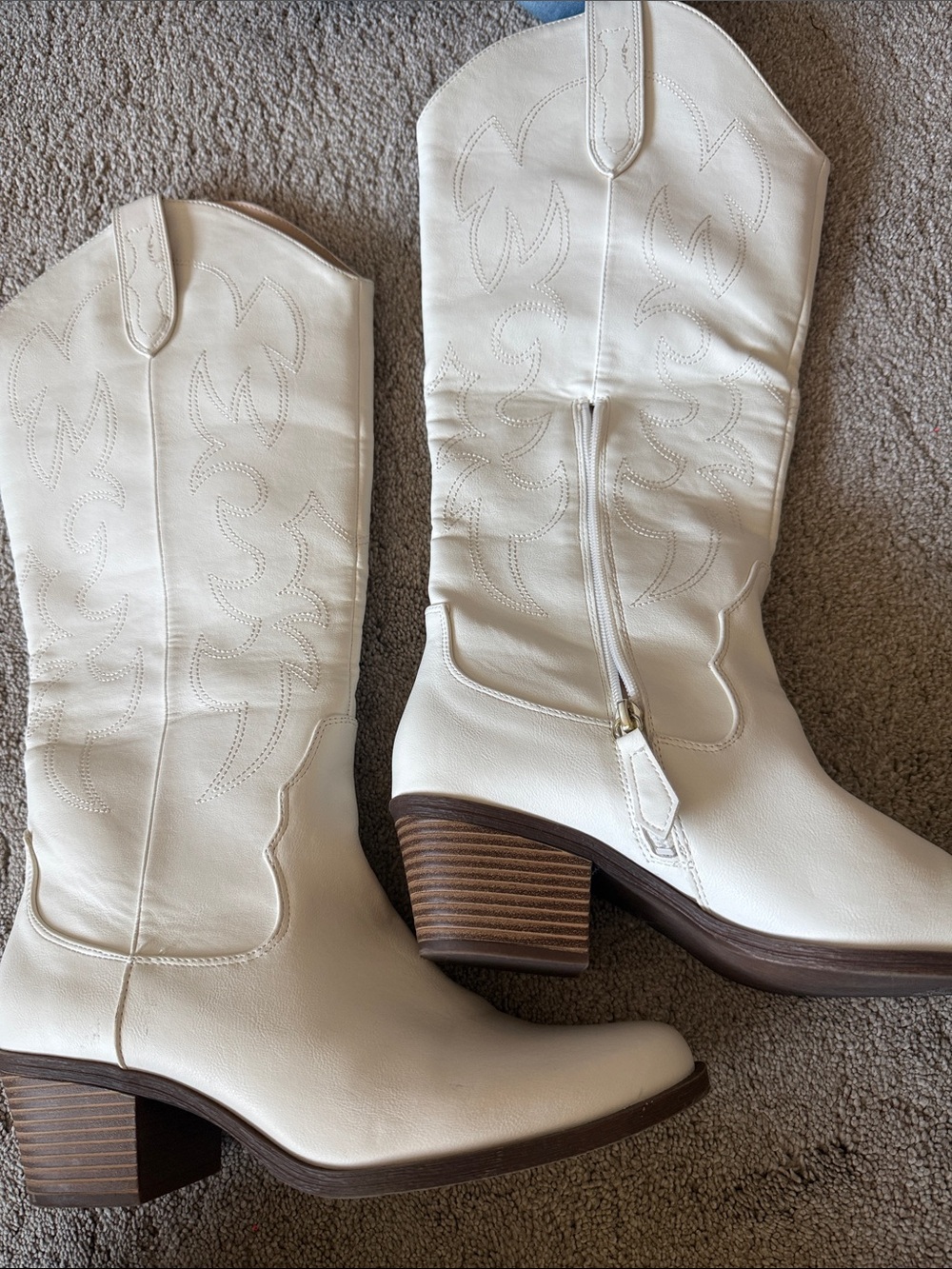 Women’s white boots